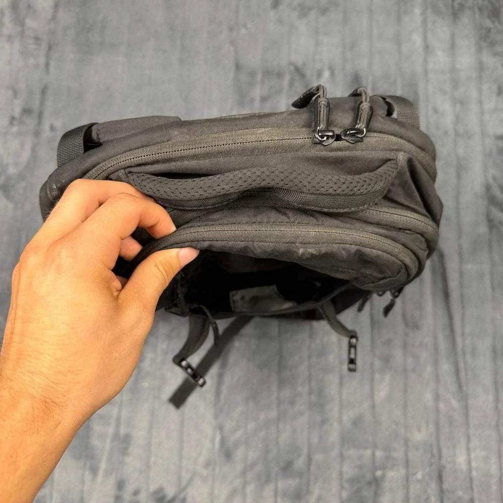 The North Face Recon Backpack Black FlexVent Laptop Compartment Hiking Daypack
